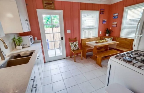 Pacific Beach House | Last Minute June Sale Beach cottage in Pacific Beach