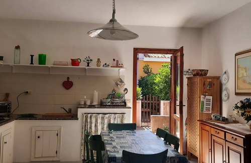 Monte Petrosu House | Last MinuVilletta with garden in Montepetrosu (San Teodoro)
