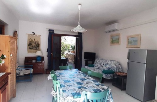 Monte Petrosu House | Last MinuVilletta with garden in Montepetrosu (San Teodoro)