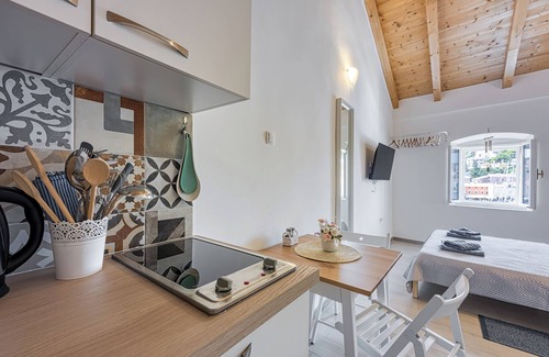 Cove Murtar Apartment | Lasta 30 Losinj Town Studio Apartment