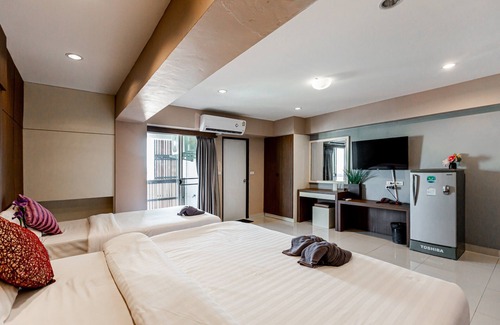 Bangkok Hotel | Latin Garden