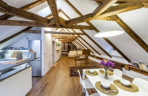 Cesky Krumlov Apartment | Latron 98