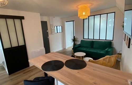 Laval Apartment | Laval à vos Pieds: centrally located renovated 2-r