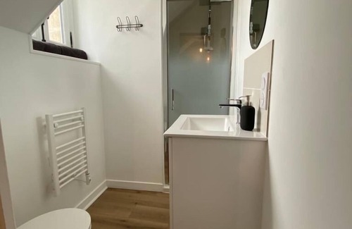 Laval Apartment | Laval à vos Pieds: centrally located renovated 2-r