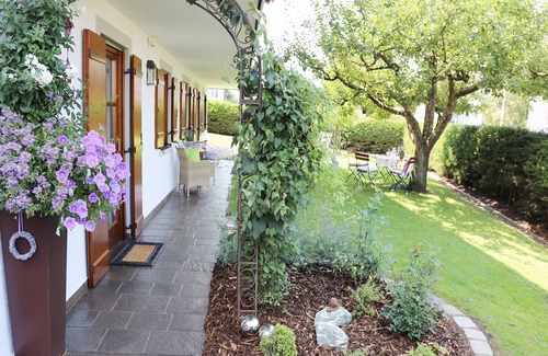 Bad Endorf Apartment | Lavendel-Appartement, 26 qm Erdgeschoss, kombinierter Wohn- und Schlafraum