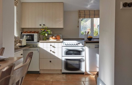 Beer Cottage | LAVENDER COTTAGE, family friendly, country holiday cottage in Beer