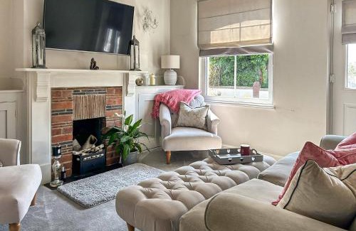 Frinton-on-Sea House | Lavender Cottage