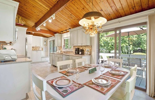 East Marion House | Lavender Field Retreat Nearby the Beach & Farms