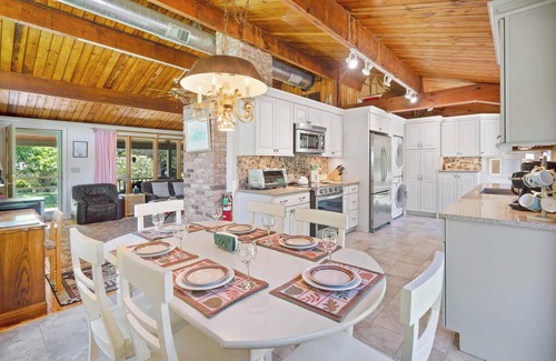 East Marion House | Lavender Field Retreat Nearby the Beach & Farms