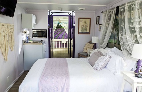 Sequim Hotel | Lavender Limited at Olympic Railway Inn - Pet Friendly