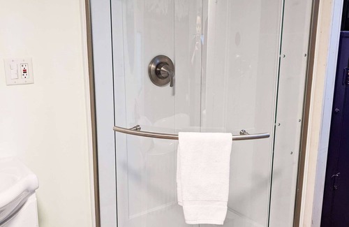 Sequim Hotel | Lavender Limited at Olympic Railway Inn - Pet Friendly