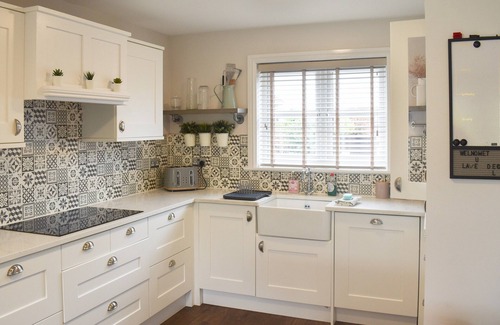 Lake Cottage | Lavender Lodge is a fabulous holiday home situated in the seaside resort of Shanklin.