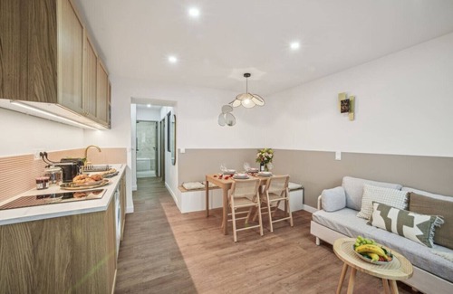 Nice City Centre Apartment | Lavie Maison - Hot Tub AC and Sauna