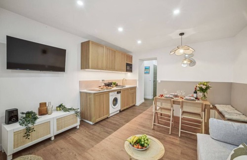 Nice City Centre Apartment | Lavie Maison - Hot Tub AC and Sauna