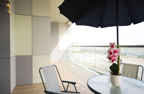 Al Raha Beach Apartment | Lavish 2BR Getaway w/Pool, Gym & WiFi - Al Raha
