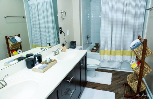 Lindbergh Apartment | Lavish 5 Star Unit☆☆☆☆☆Heart of Buckhead!!