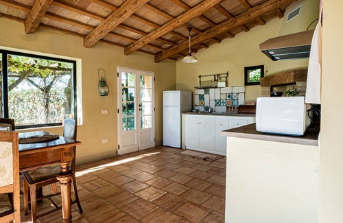 Ostra Vetere Villa | Lavish retreat with private pool & jacuzzi