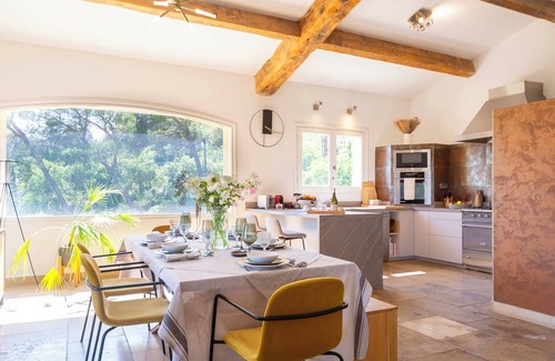 Le Tholonet Villa | Lavish Villa First Floor near Aix w/Pool & AC - Le Tholonet