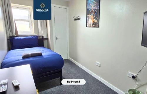 Dundee Apartment | LAW 1 - INVOICE and REDUCED PRICE are only by SUNRISE SHORT LETS DUNDEE, 4 Rooms, 4 Beds with TV's and Fans, BRAND NEW FURNITURE, FRESHLY REDECORATED Rooms, Free Private Parking, Fully Equipped, Group Favourite, 5 mins TO CENTRE - Long Stays