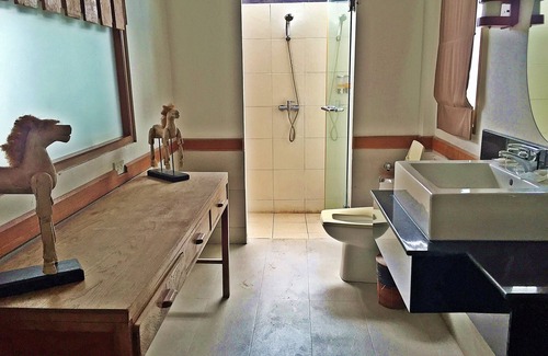 Pak Nam Pran Hotel | Lawana Escape Beach Resort