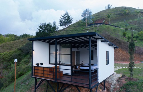 El Penol Cabin | Laze Lake