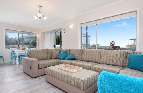 Waihi Beach House | Laze on Loop - Waihi Beach Holiday Home