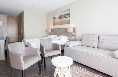 Callantsoog Hotel | Lazy Beach Days w/Relaxing Pool, Coastline & Ooghduyne Golf | 2 Units