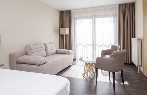 Callantsoog Hotel | Lazy Beach Days w/Relaxing Pool, Coastline & Ooghduyne Golf | 2 Units