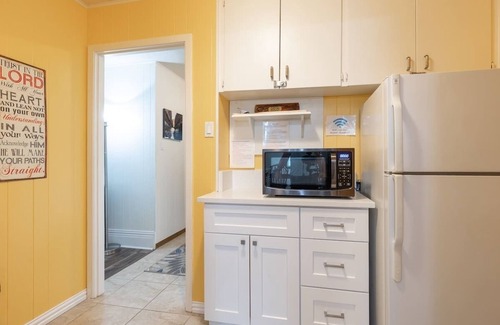 Kingsland House | Lazy Cove Waterfront Getaway on Lake Lbj!