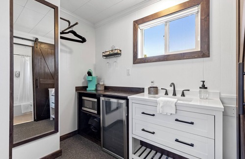 West Yellowstone Hotel | Lazy Duck Inn #29 King Suite
