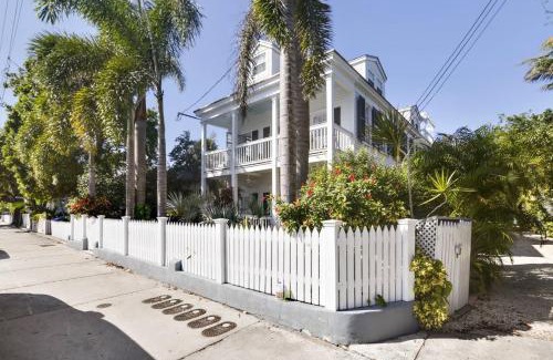 Historic Seaport House | Lazy Gecko by AvantStay Walk to Duval St in Key West Month Long Stays Only
