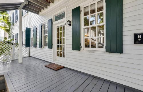 Historic Seaport House | Lazy Gecko by AvantStay Walk to Duval St in Key West Month Long Stays Only