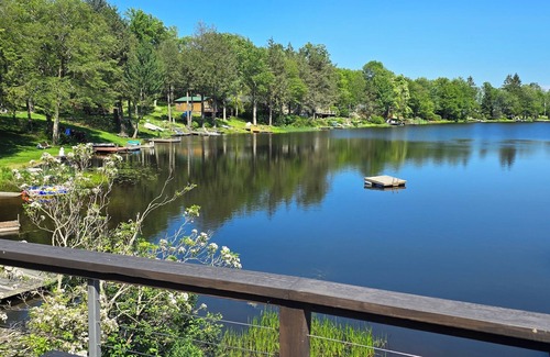 Deposit House | Lazy Lake House. A Superior 3-bedroom Catskills Waterfront Retreat.