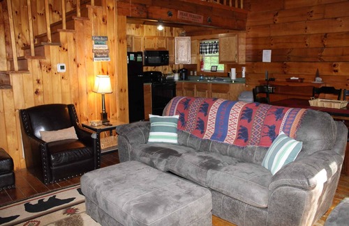 Logan Cabin | Lazy Lane Cabins - Bear Hollow