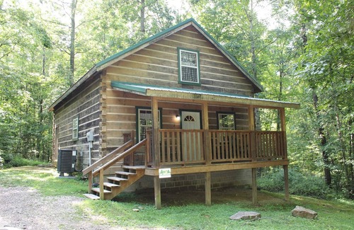 Logan Cabin | Lazy Lane Cabins - Bear Hollow