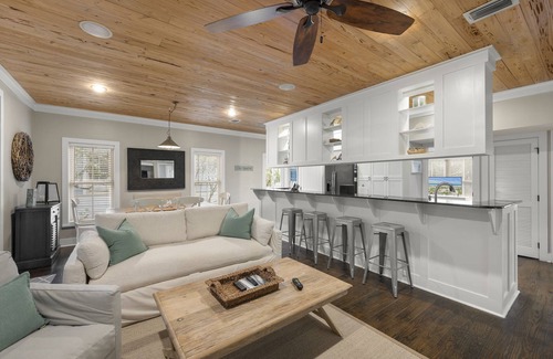 Seacrest Cottage | 'Lazy Magnolia' - Close to Beach & Pool w/4 Bikes & Beach Chairs! Near Rosemary!