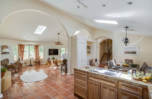 Santa Rosa House | León by AvantStay | Private Breathtaking Character Cottage w/Pool & Hot Tub