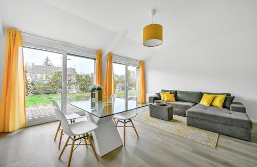Evreux Apartment | Le Év'Rêve - 6 pers - Parking - 2 bdr