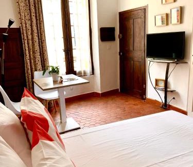Moustiers-Sainte-Marie Apartment | le 1835, studio rouge-Corail