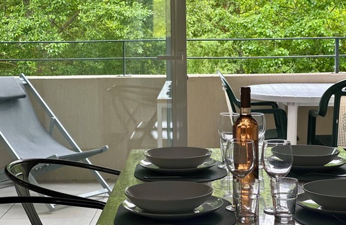 La Roque-d'Antheron Condo | Le 27 Grimaldi, quiet 50m2 one-bedroom apartment 5 minutes from the Piano Festival