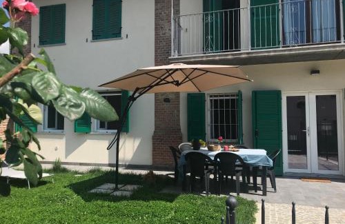 Castagnito House | Le Aromatiche, appartamento in cascina con giardino