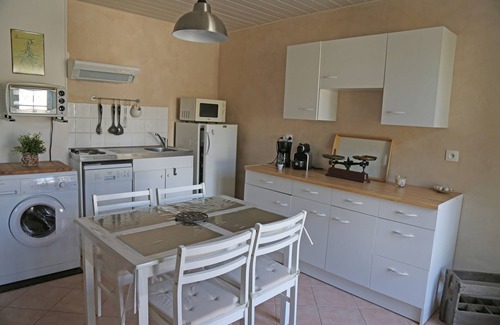 Noves Apartment | Le Beaulieu L 'OLIVIER Studio in villa with swimming pool