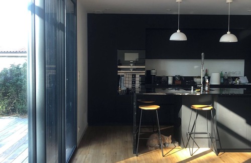 Le Beausset Villa | Le Beausset contemporary villa 140 m2 in the countryside with swimming pool. Beaches 8km away.