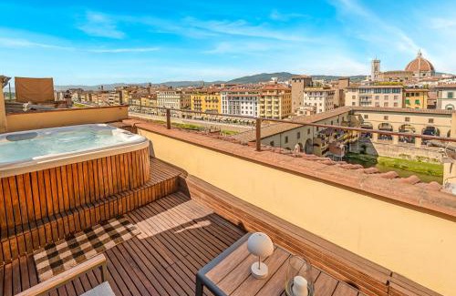 Oltrarno Apartment | Le Bijou Firenze Lux View Jacuzzi 3 Terrazze