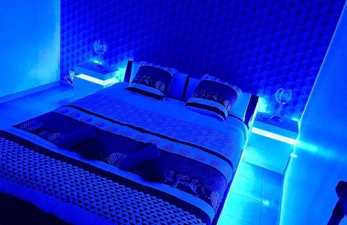 Sens Apartment | Le Black and Wood, proche centre, parking gratuit.