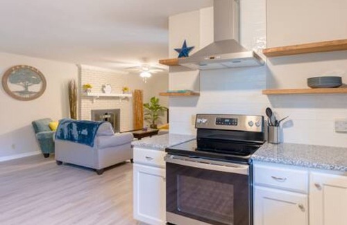 Garner House | Le Bleu Haven - Modernized Bungalow Charmer