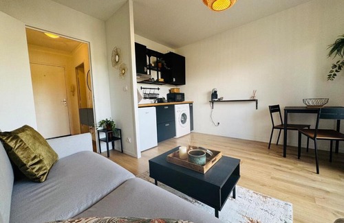 Gradignan Apartment | Le Bocal - Private Parking - Wi-Fi