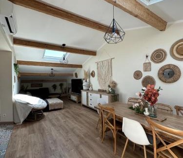 Puget-sur-Argens Apartment | LE BOHEME CHIC - Terrasse BBQ Espace & Confort - Clim et Parking Gratuit - Idéal Famille - PLAGE 15 min - OFFRE SPECIALE