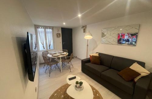 Centre Ville Apartment | Le Boinot - Patio privé, wifi haut débit, Netflix, stationnement gratuit