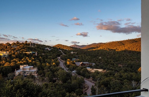 North Hills House | Le Boudenly x Breathtaking Views+Jacuzzi+Dry Sauna